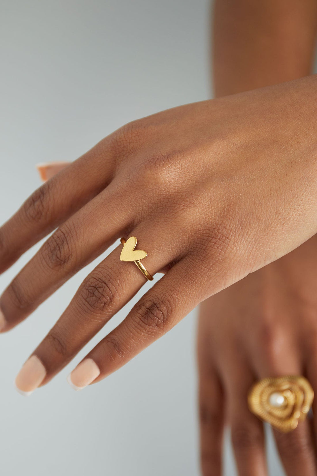 The Hidden Science of "Comfort Fit": Why Your Ring Size Changes Daily - Corelune Jewellery