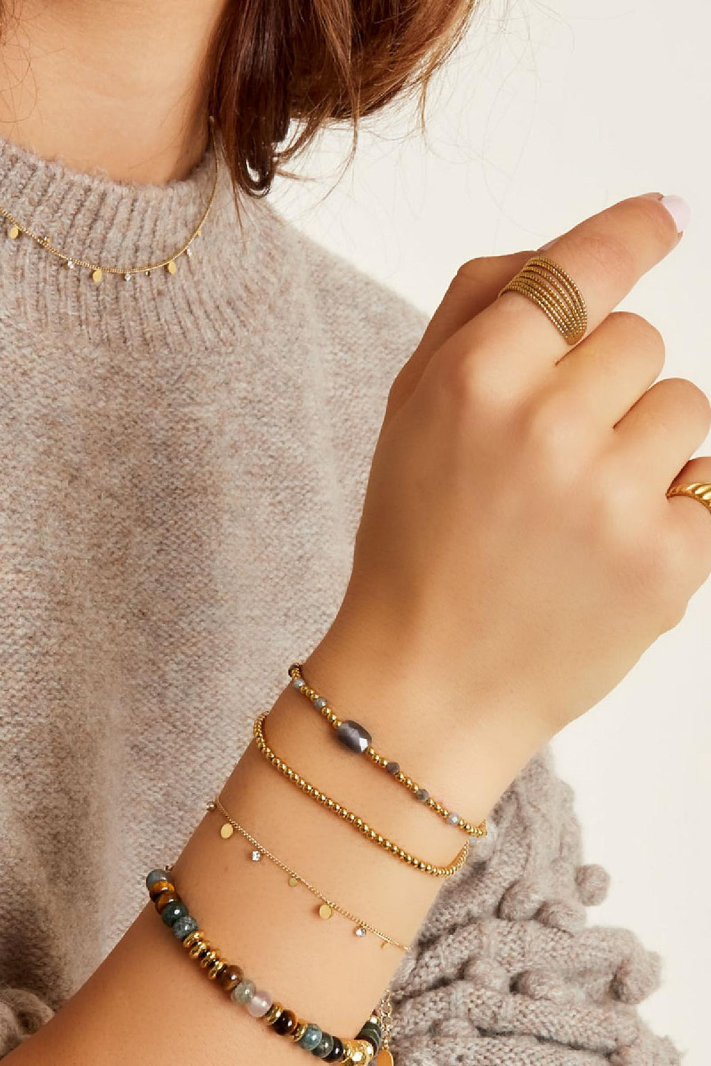 Bracelet simple with rhinestone details Gold Color Stainless Steel