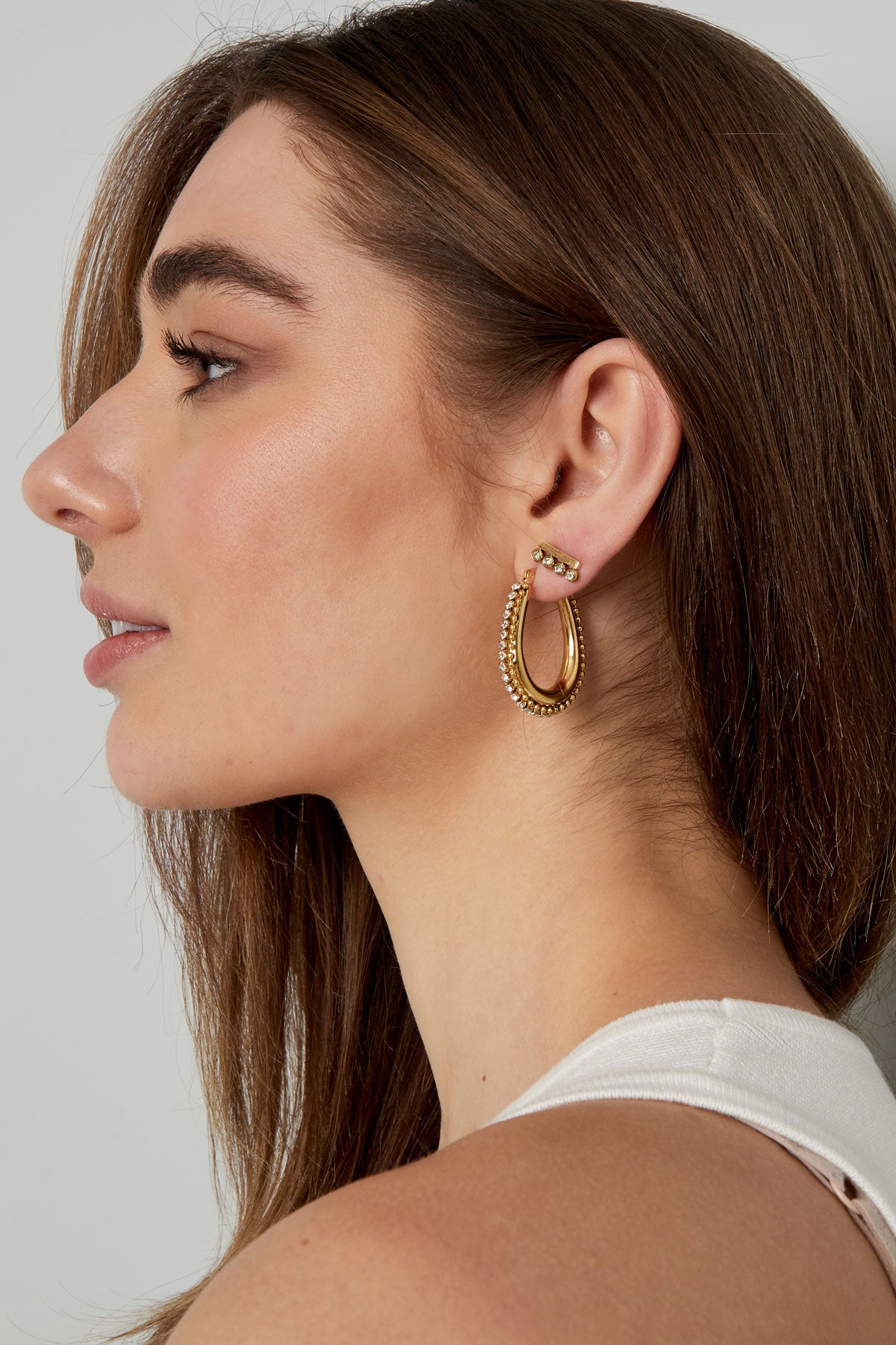 drop shaped earring with stones with balls