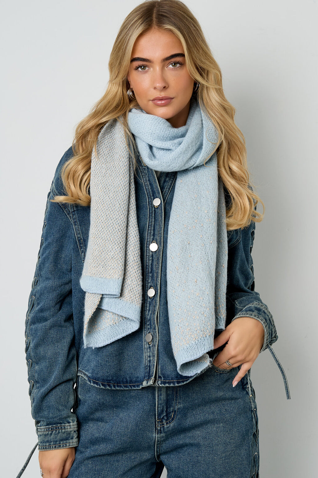 Scarf with stones