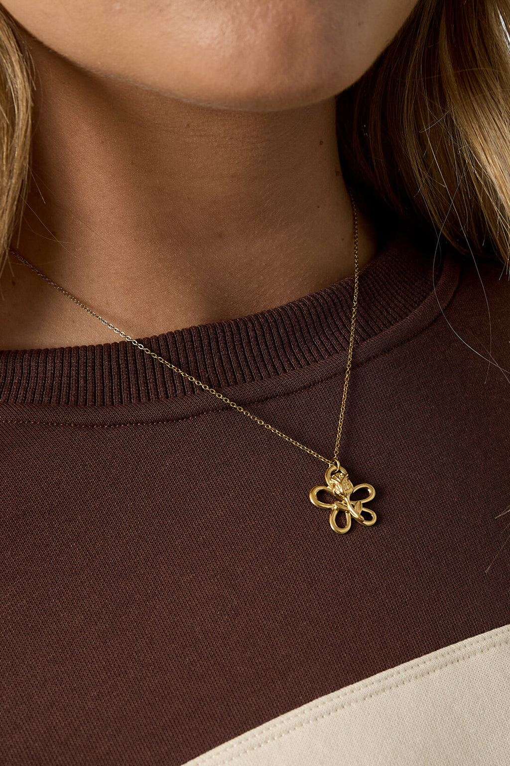 Elegant Gold-Toned Flower Pendant Necklace for Women