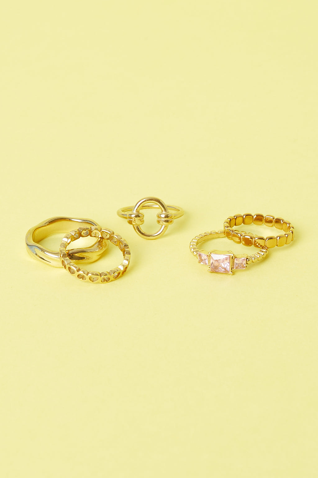 Minimalist ring with circle