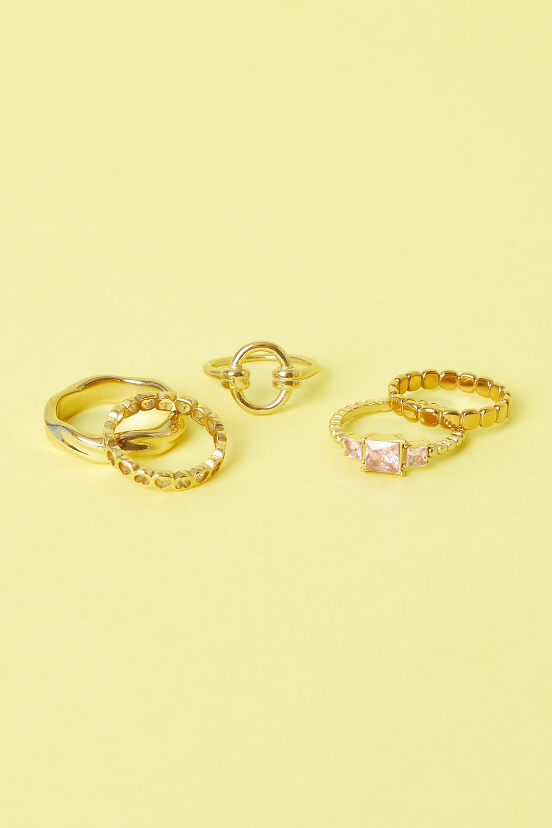 Minimalist ring with circle