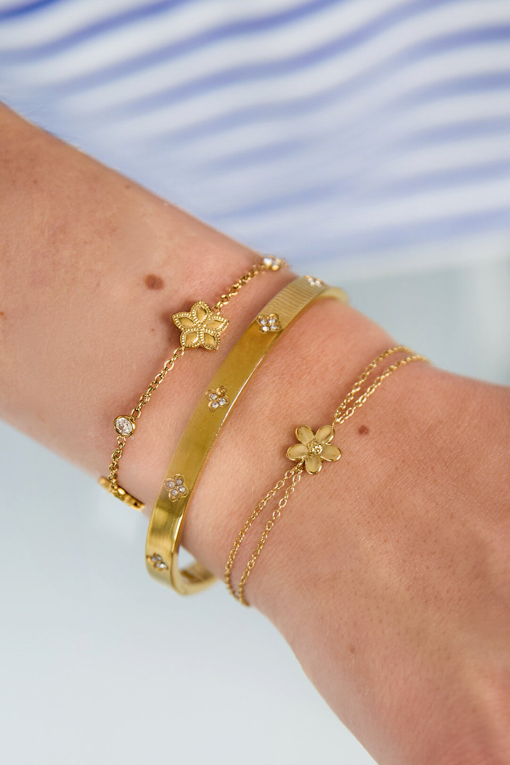 Stylish Stainless Steel Flower Charm Bracelet