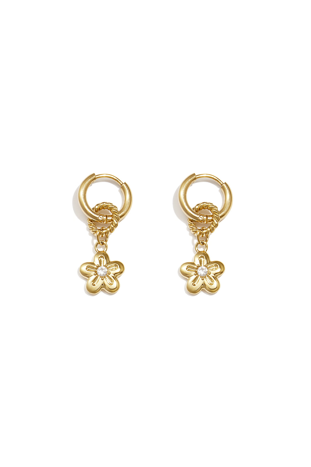 Earrings with a dangling daisy
