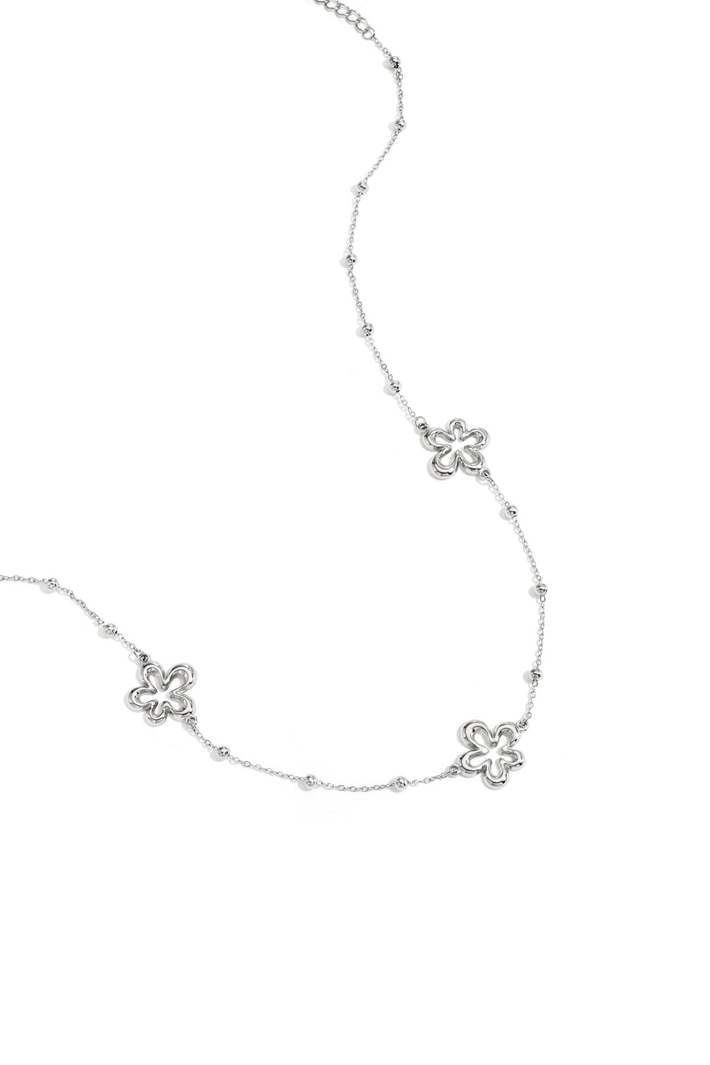 Necklace with coral-shaped flowers
