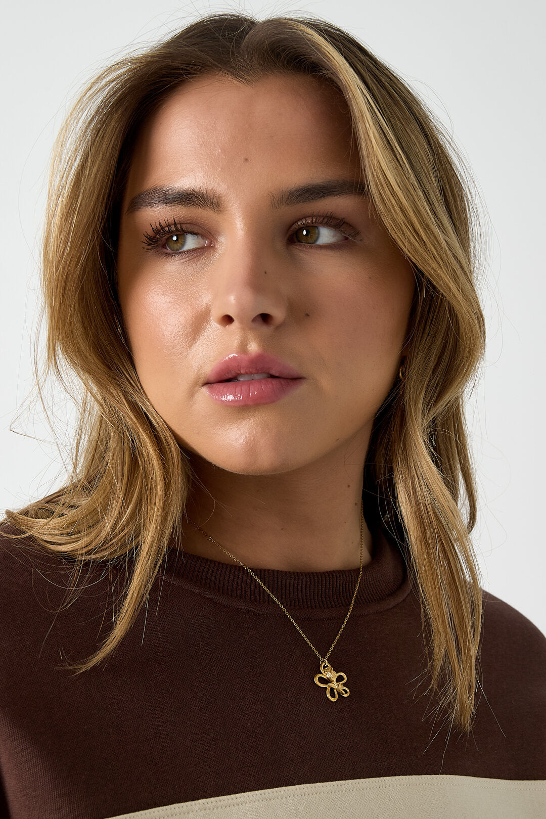 Elegant Gold-Toned Flower Pendant Necklace for Women