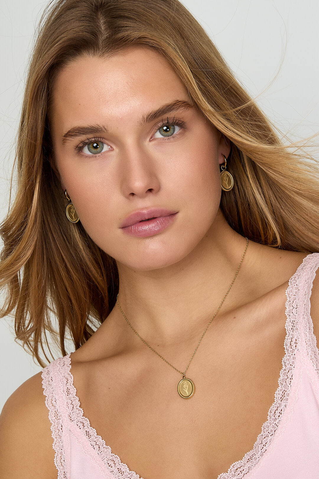 Elegant Stainless Steel Flower Pendant Necklace
