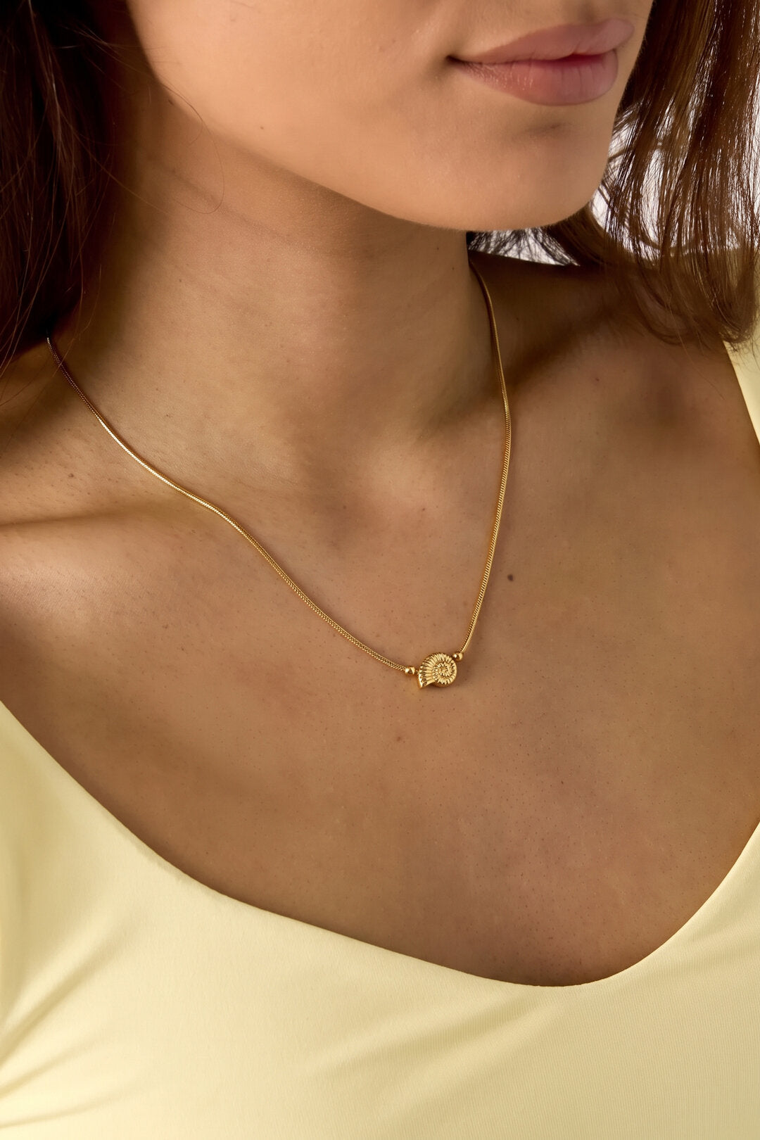 Elegant Gold-Plated Shell Pendant Necklace for Women