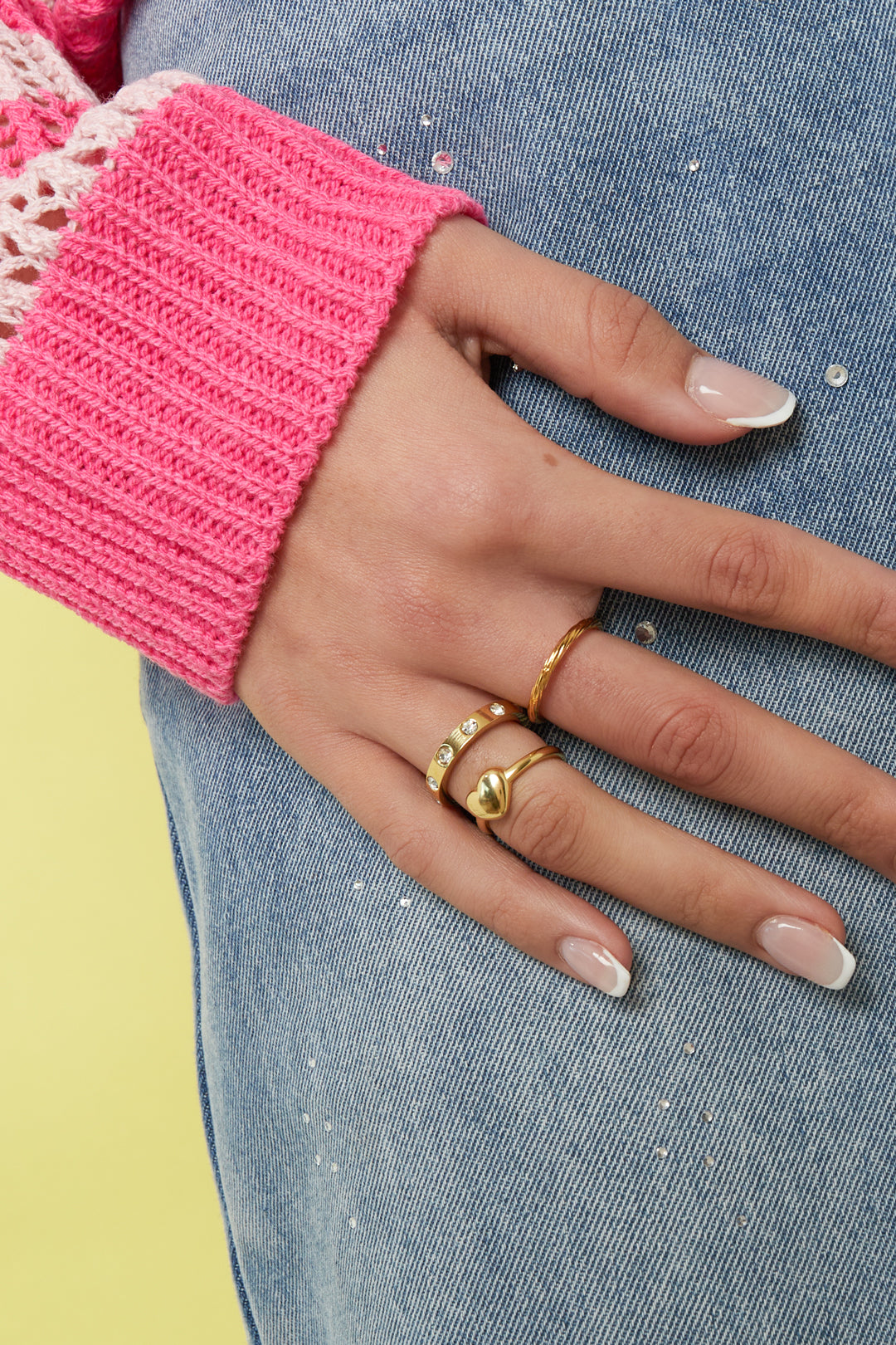 Ring with minimalist stones