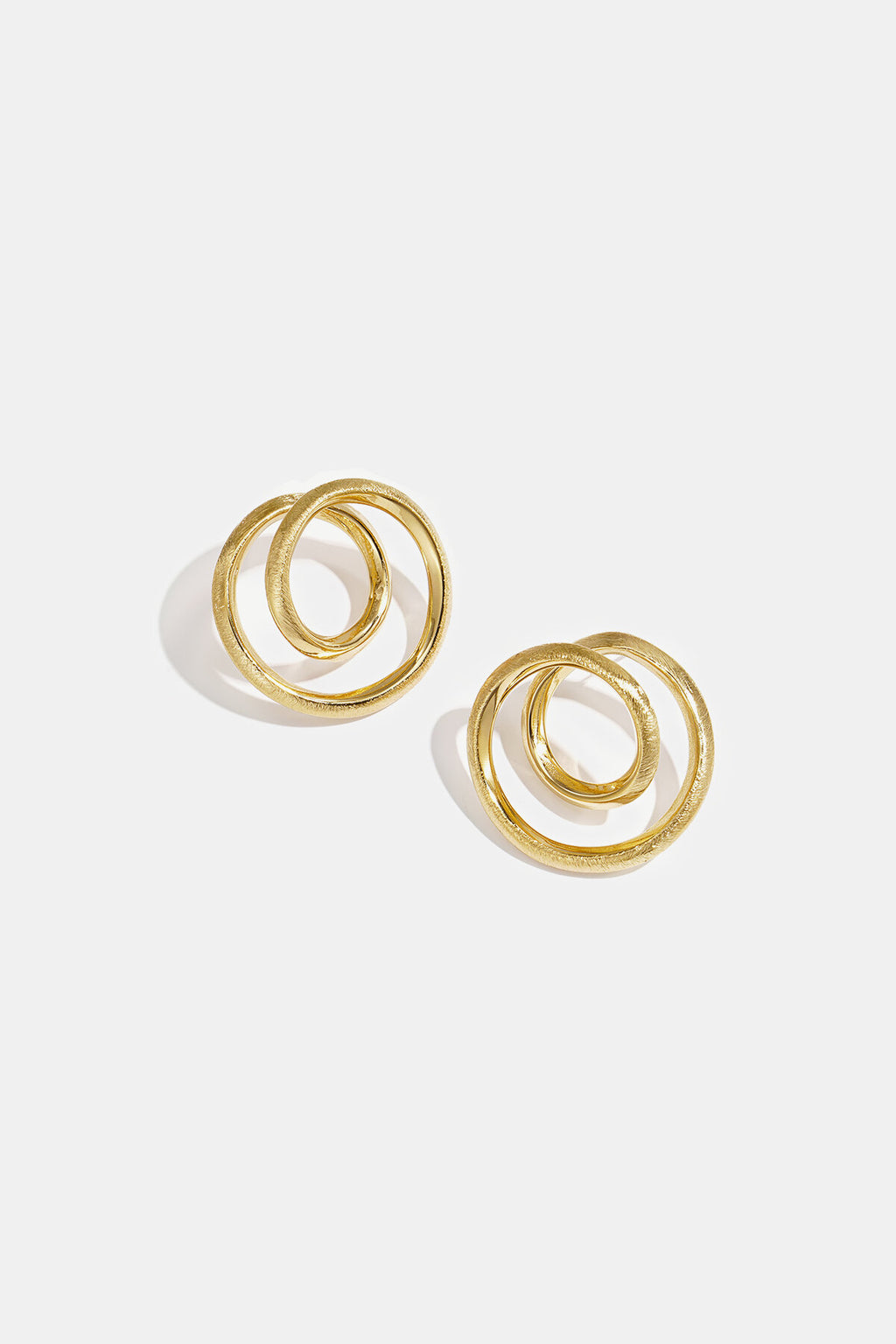 Elegant Gold Circle Stud Earrings for Everyday Wear