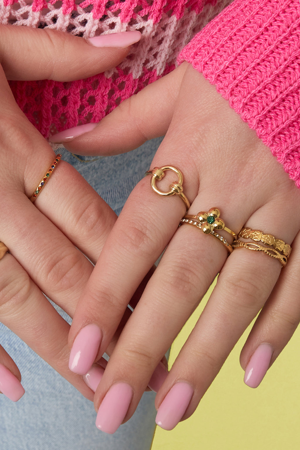 Minimalist ring with circle