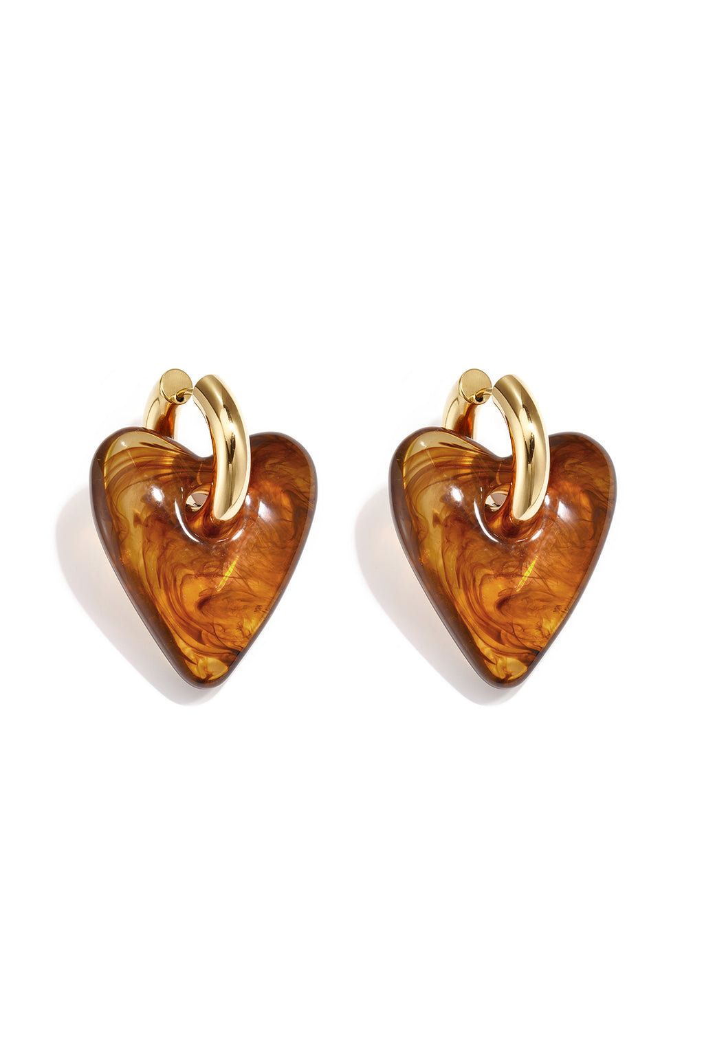 Earrings with heart-shaped resin pendant in a tortoise look