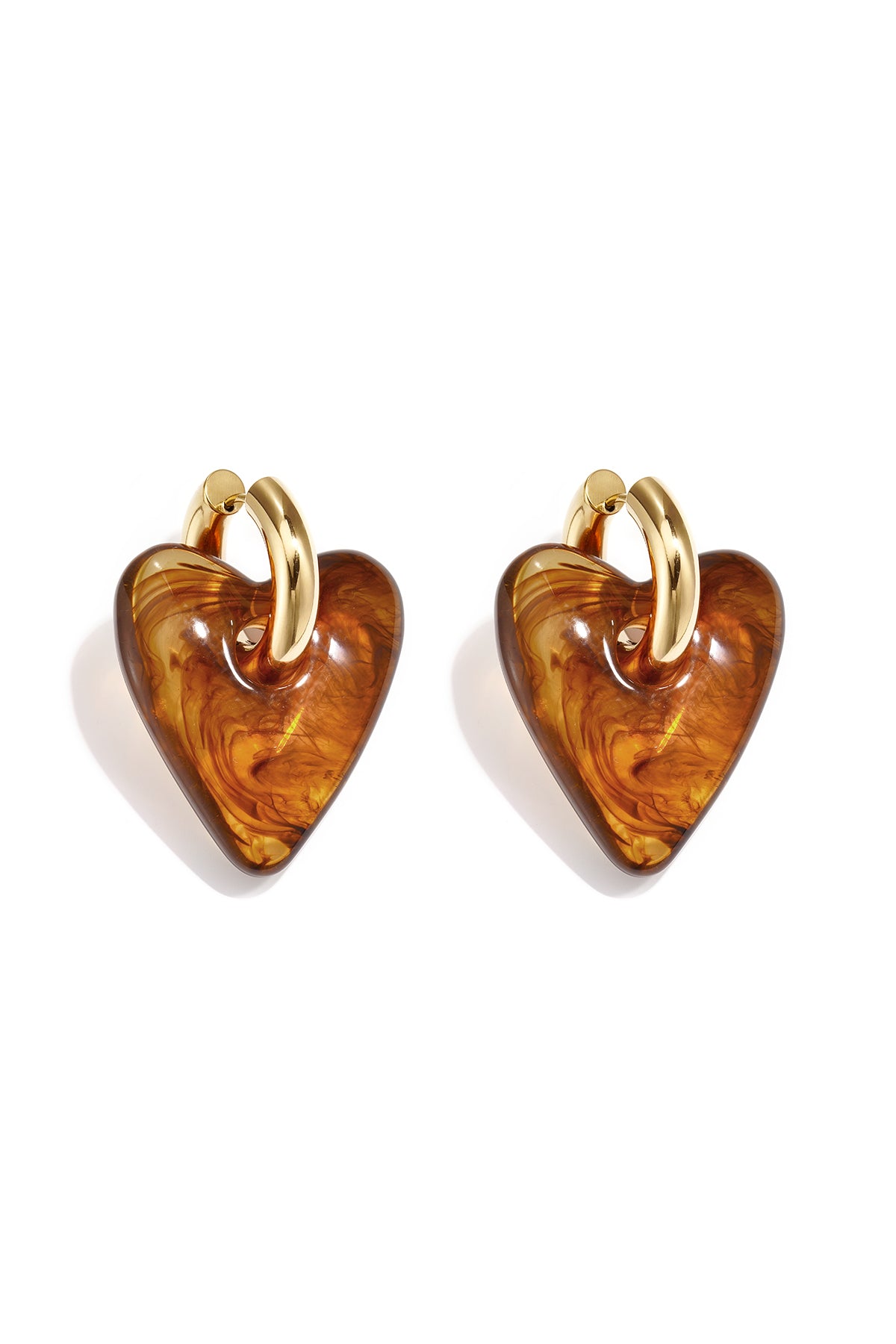 Earrings with heart-shaped resin pendant in a tortoise look