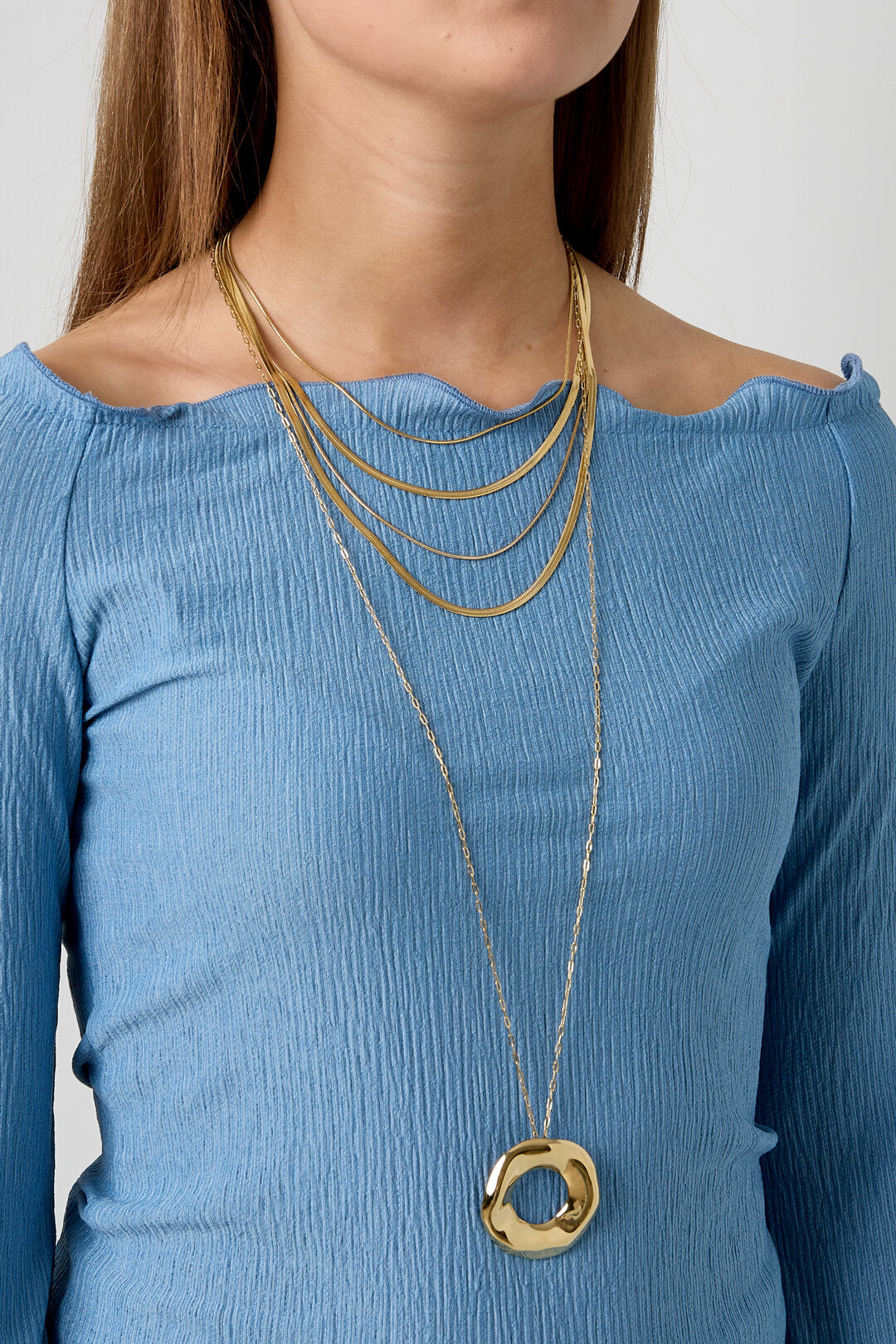 Elegant Long Necklace in Silver and Gold for All Occasions