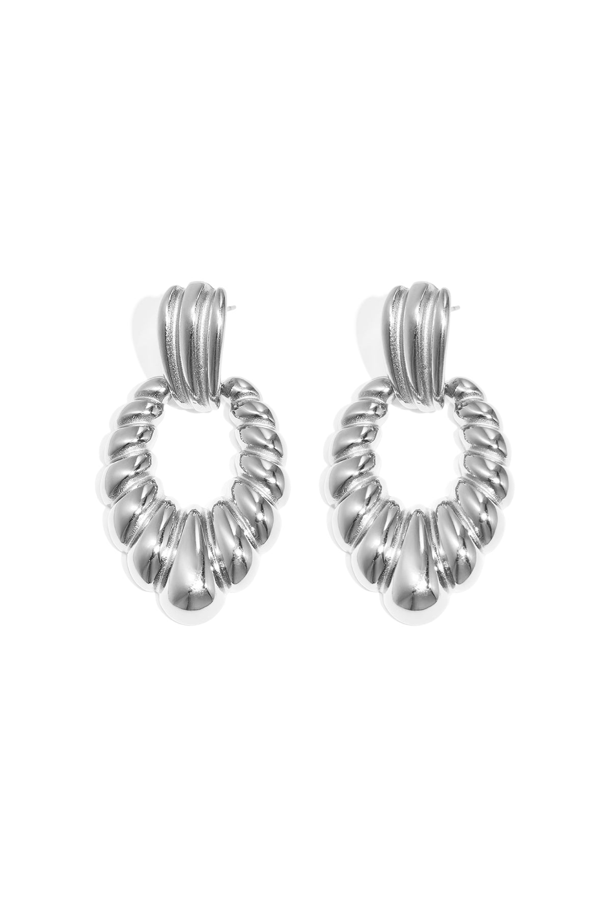 Statement earrings shell motif