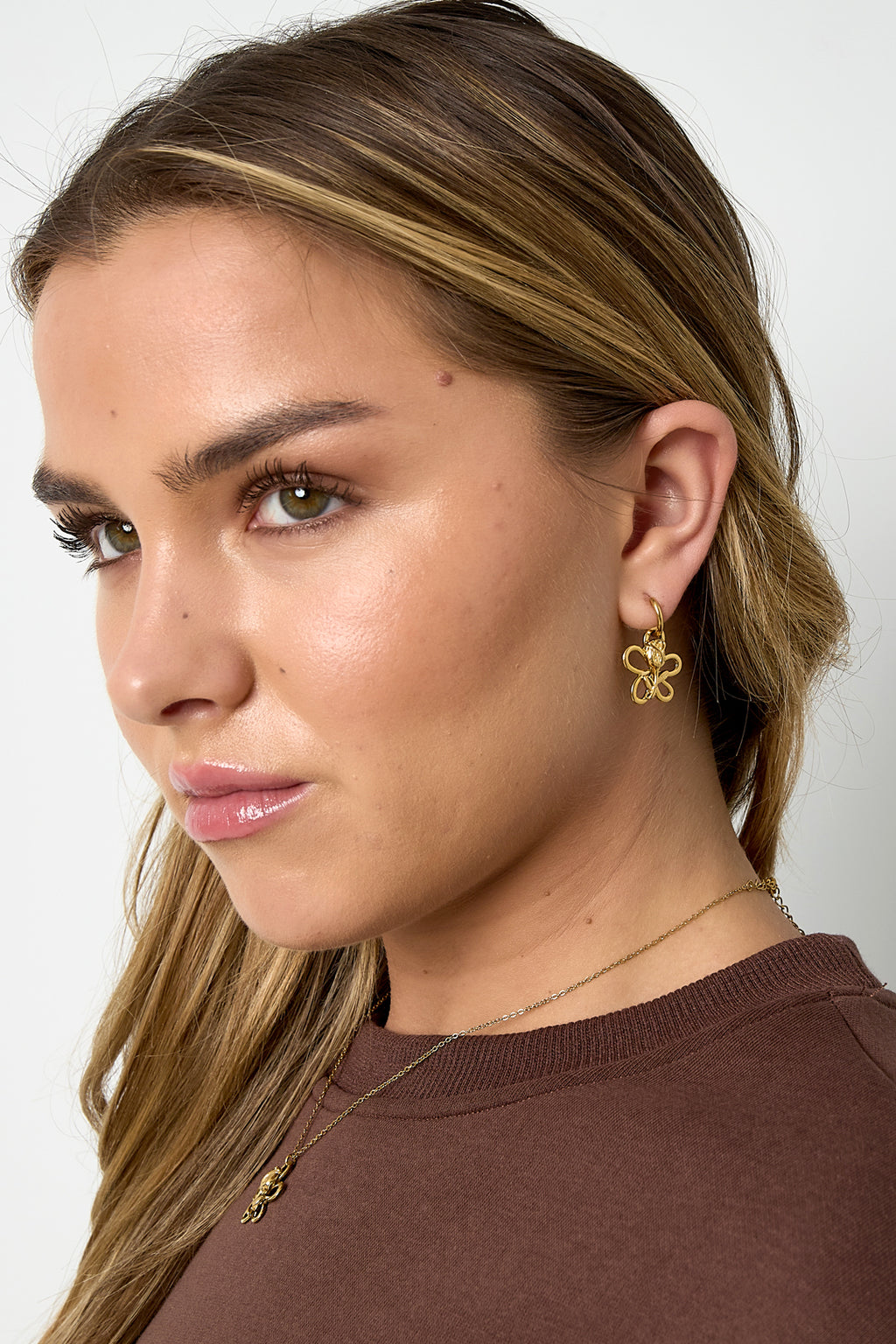 Earrings with rose in flower pendant