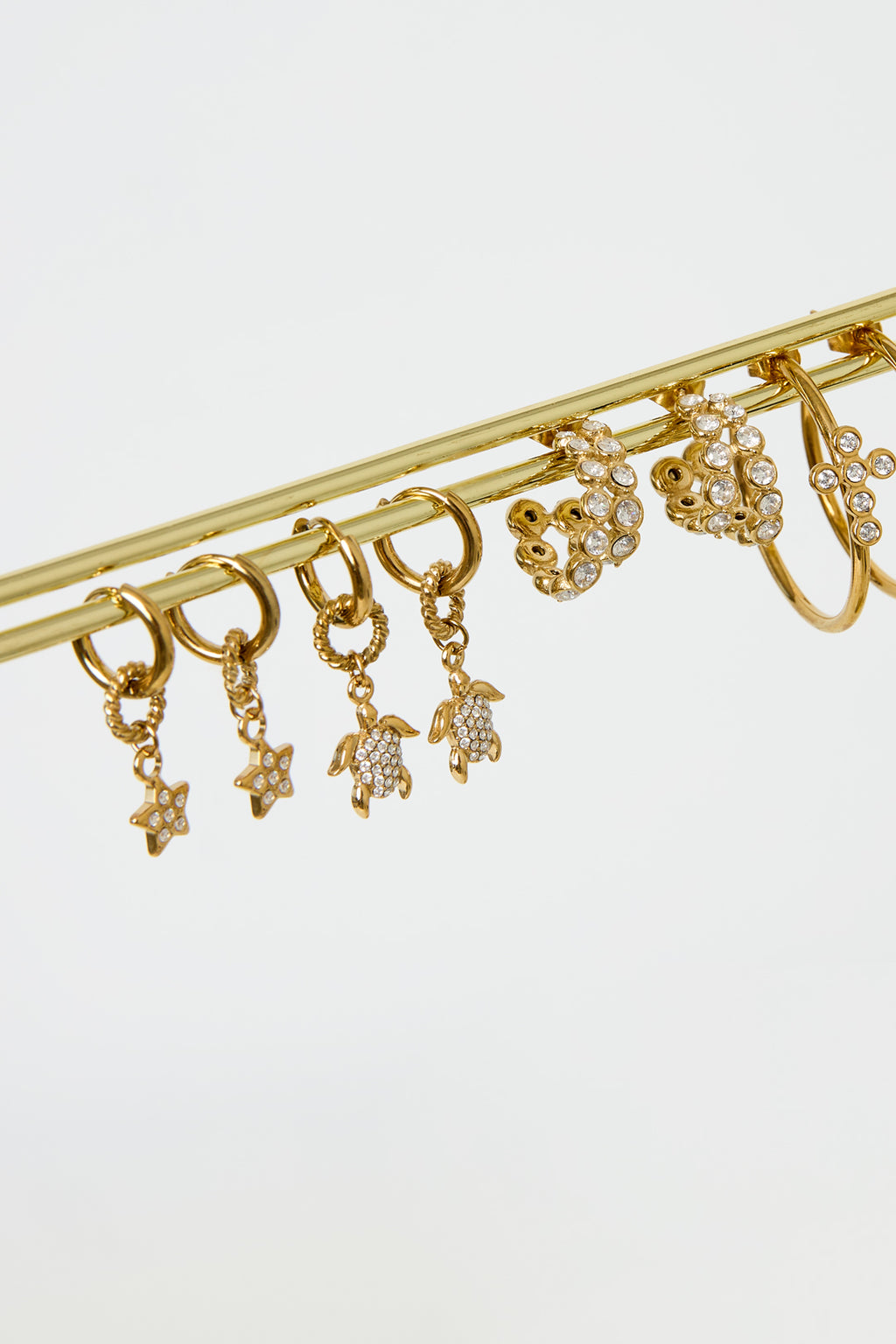 Earrings with a dangling turtle
