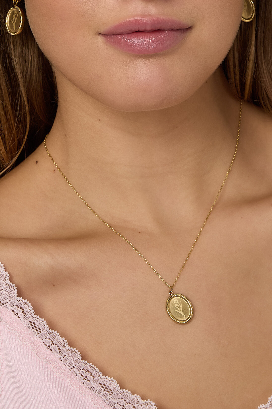 Elegant Stainless Steel Flower Pendant Necklace