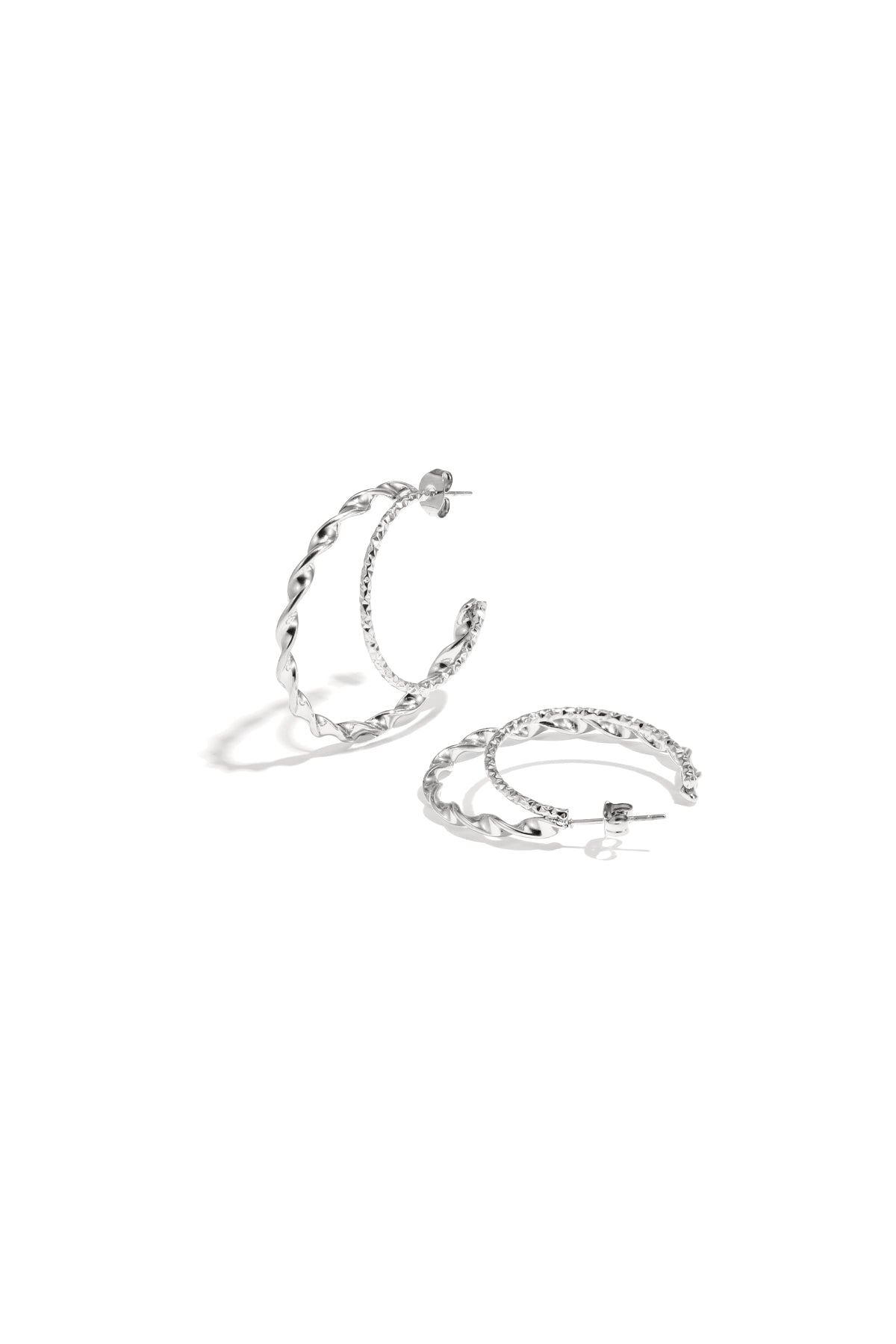 Double hoop earrings with twisted effect